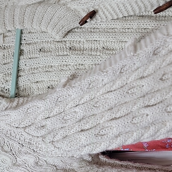 Doen Cozy Cable Knit Sweater in Cream - Picture 6 of 9